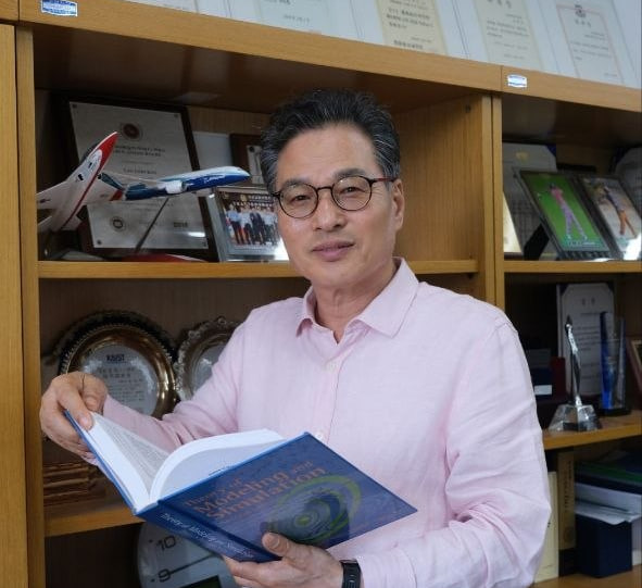 Prof. Kim, Tag-Gon